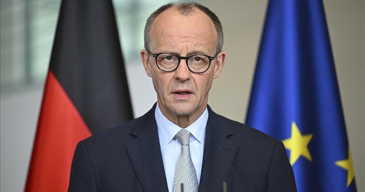 Almanya Başbakanı Merz, Filistin pankartıyla protesto edildi