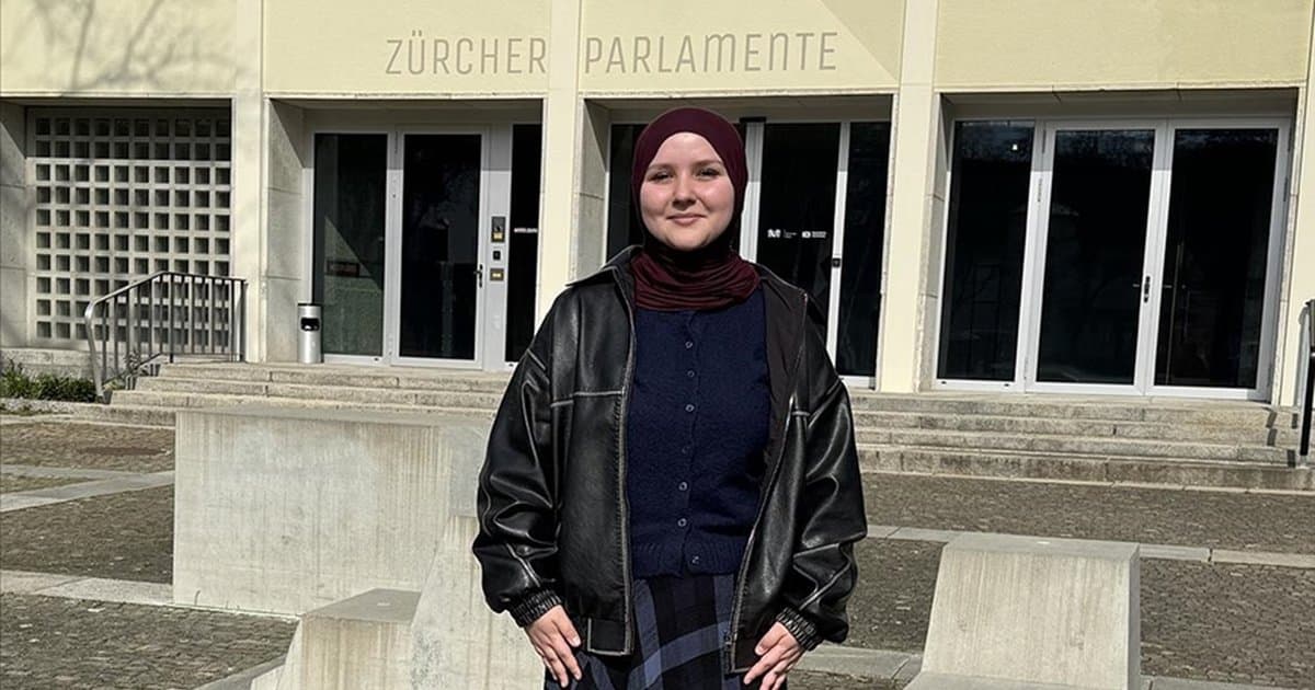 Zürih Belediye Meclisi'ne seçilen ilk başörtülü üye Vera Çelik