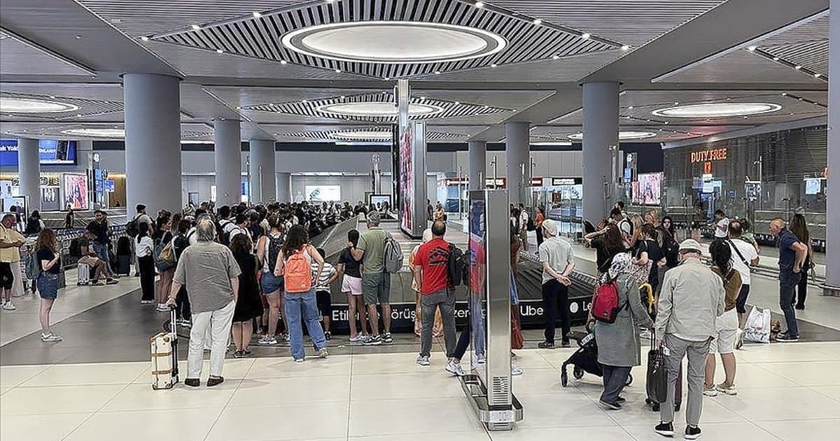 İstanbul havalimanlarında tatil yoğunluğu