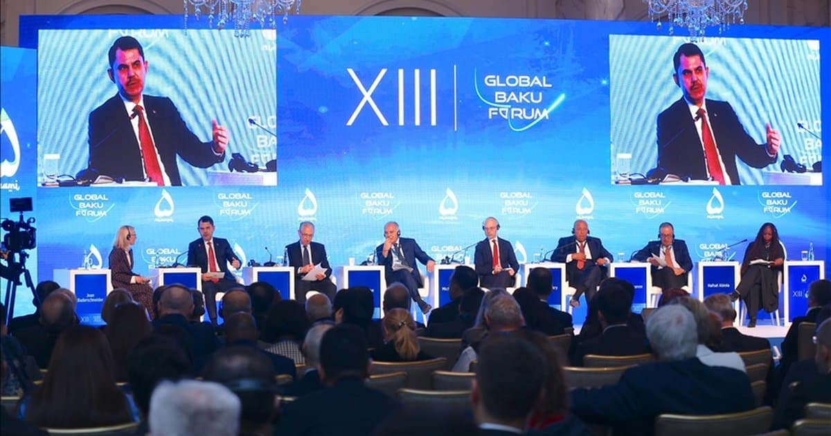 Bakan Kurum, Türkiye'nin COP31 vizyonunu Bakü Forumu'nda anlattı