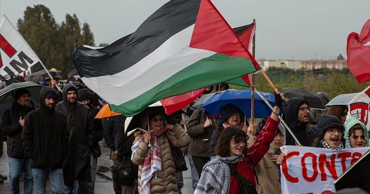 İtalya'da ABD Üssü Yakınında İran Protestosu