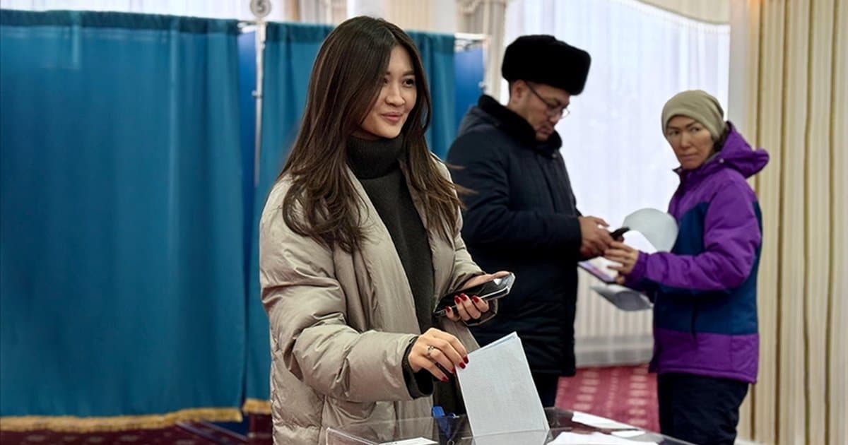 Kazakistan'da Referandum: Yeni Anayasa Kabul Edildi