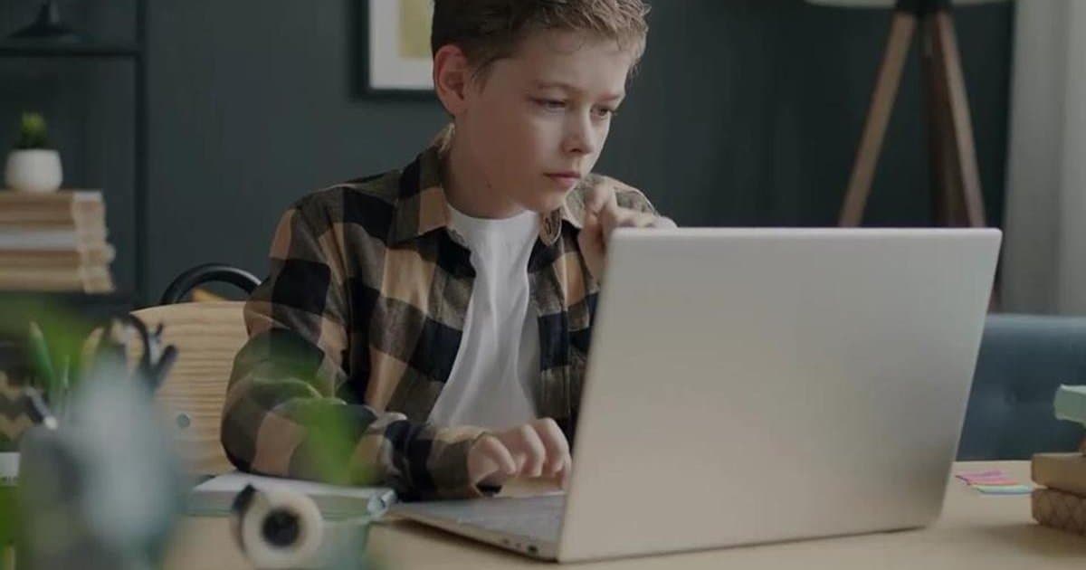 15 yaş altına sanal medya yasağı geliyor