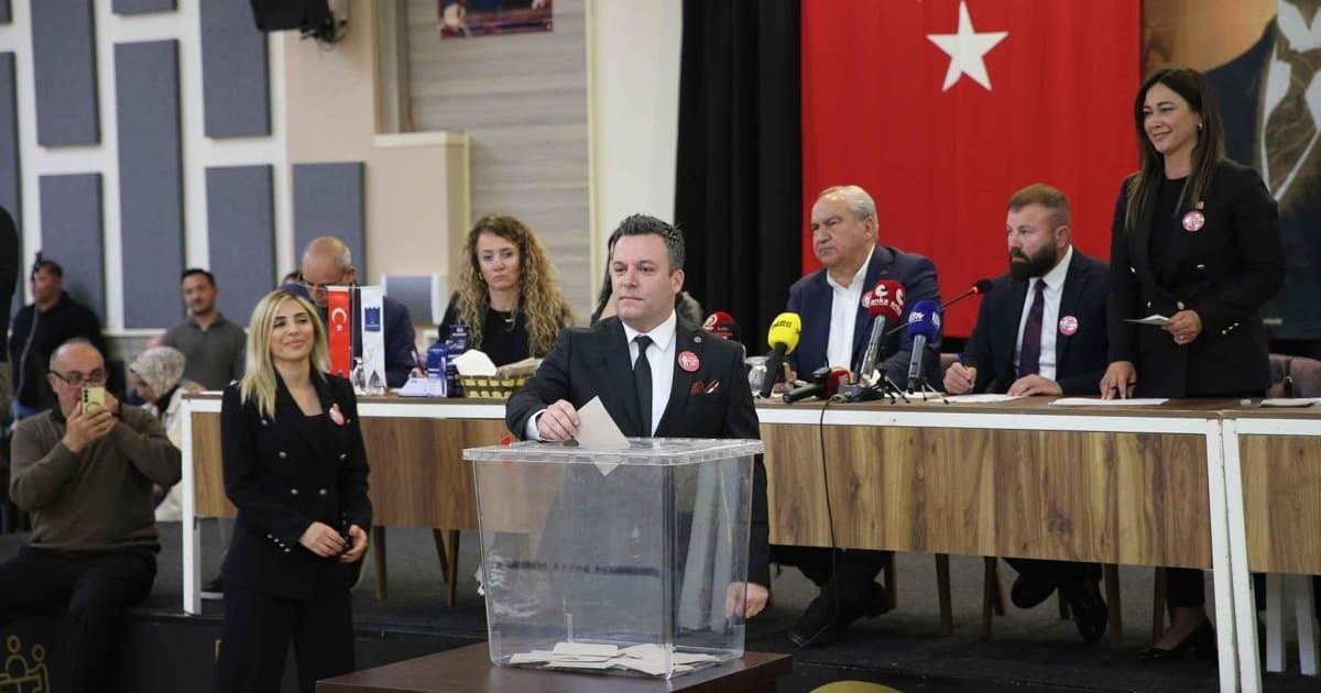 Kuşadası'nda Başkan Vekili Tahsin Demirtaş seçildi