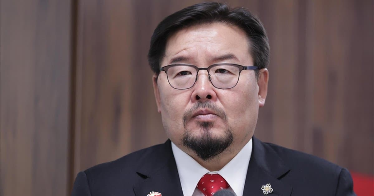 Moğolistan Başbakanı Zandanshatar Gombojav istifa etti