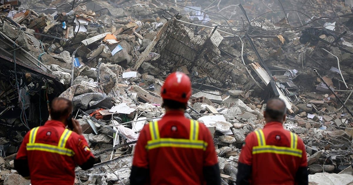 İsrail, İran'a hava saldırısında bulunduğunu iddia etti