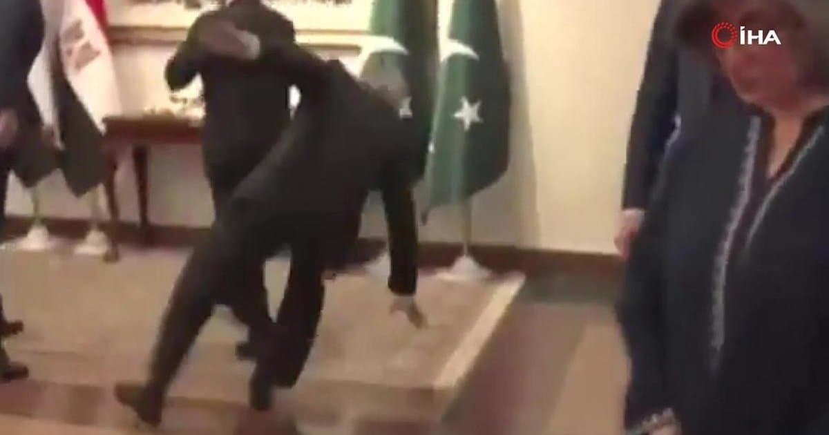 Pakistan Dışişleri Bakanı İslamabad'da Düşme Kazası