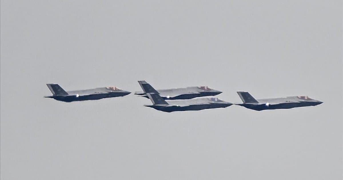 İspanya, İran'a saldırılara katılan ABD uçaklarına hava sahasını kapattı