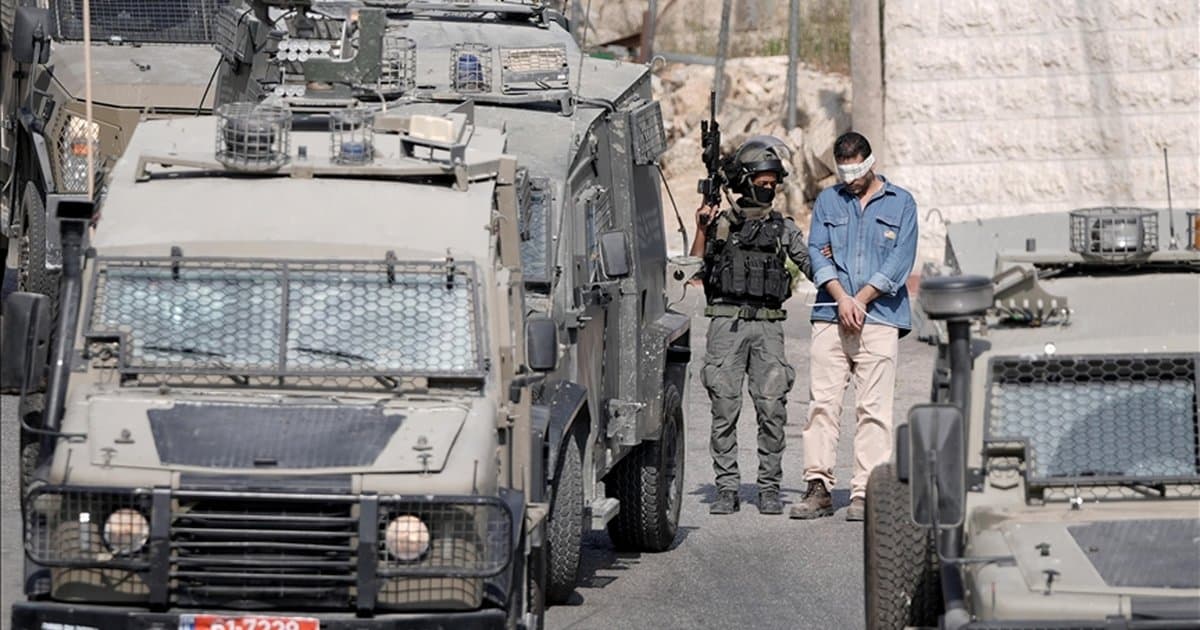 İsrail askerleri Batı Şeria'da 23 Filistinliyi gözaltına aldı