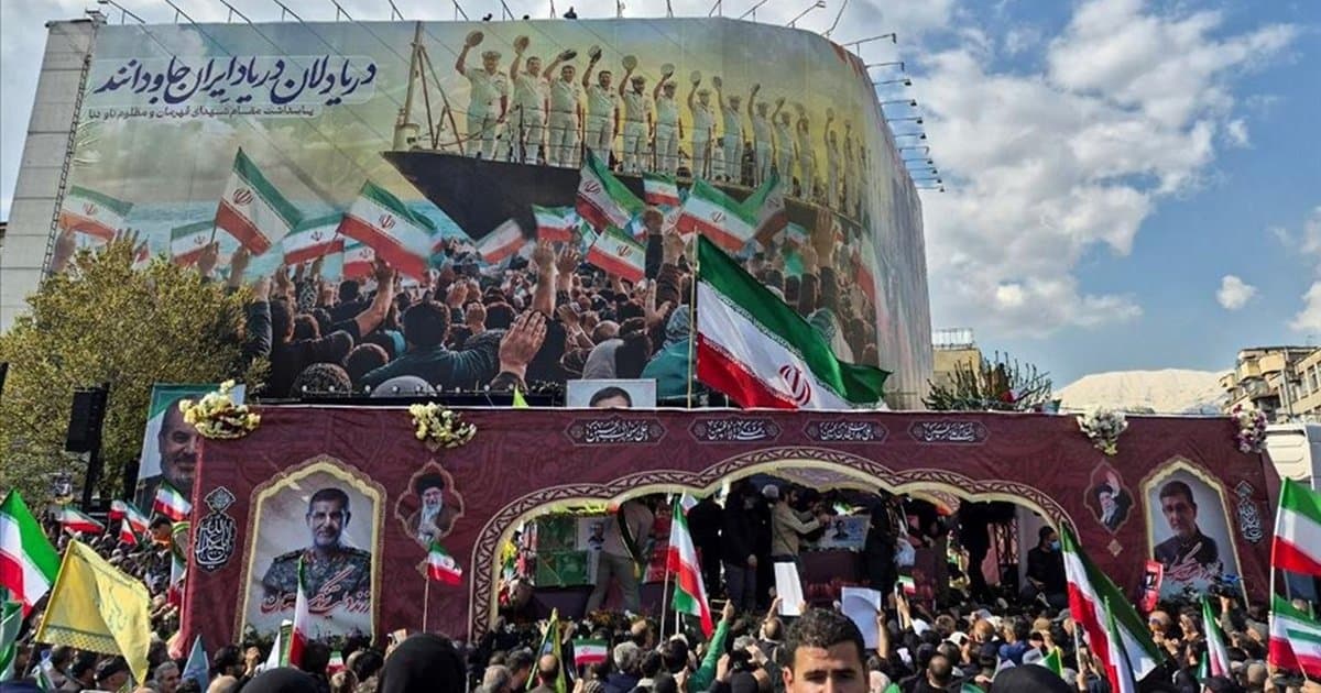 Tahran'da cenaze töreni düzenlendi