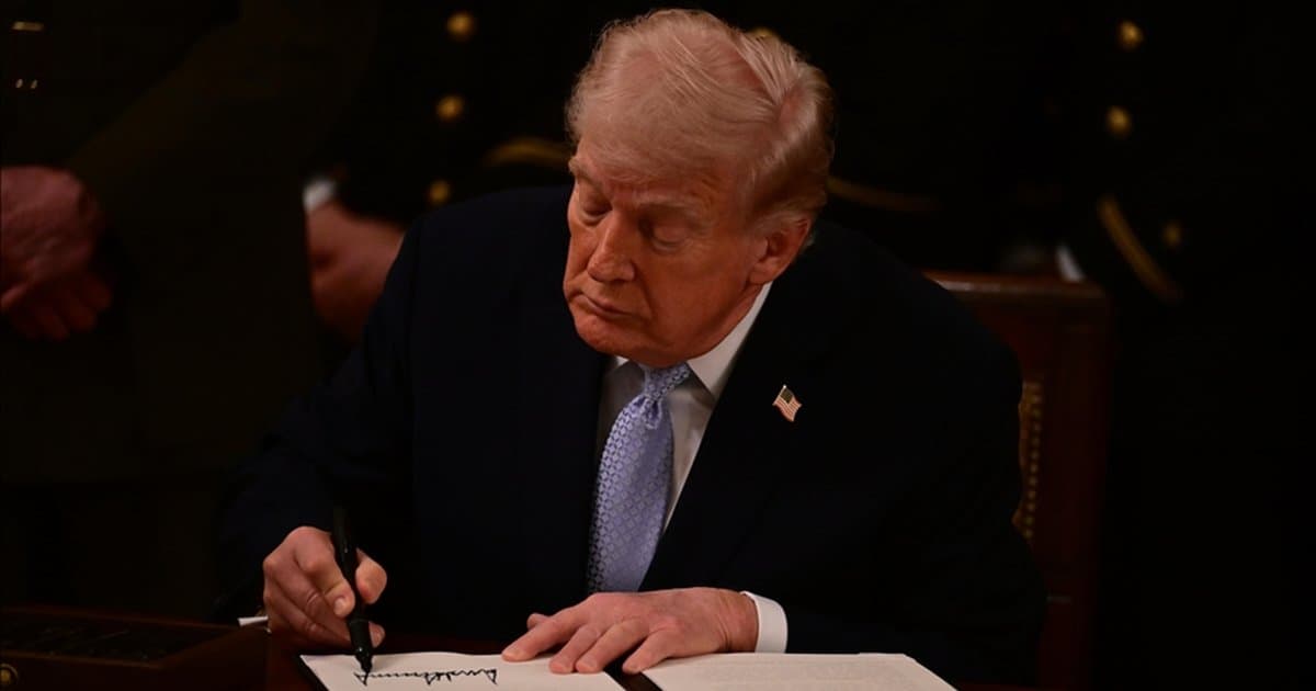 Trump'tan posta yoluyla oy kullanımını sıkılaştıran kararname