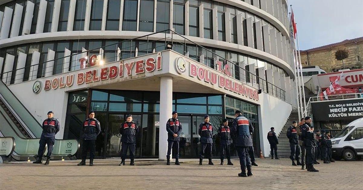 Bolu Belediyesi'nde arama yapıldı: 3 gözaltı