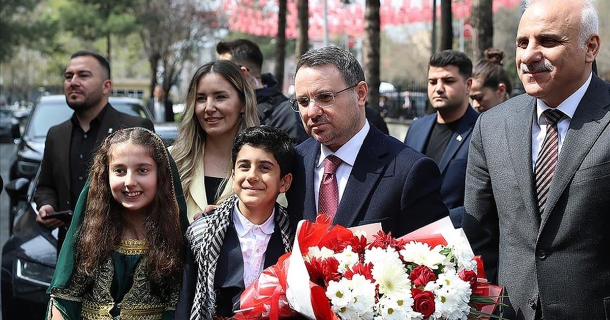 Adalet Bakanı Gürlek Diyarbakır'da ziyaretlerde bulundu