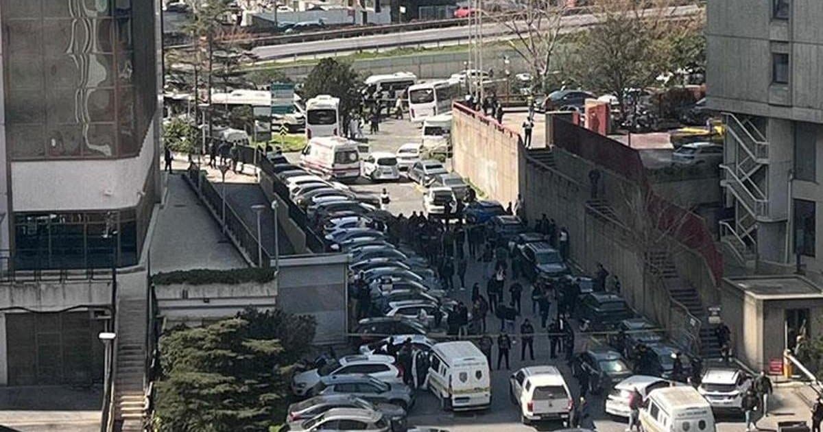 İsrail Konsolosluğu önünde çatışma: Siyasetçilerden tepkiler