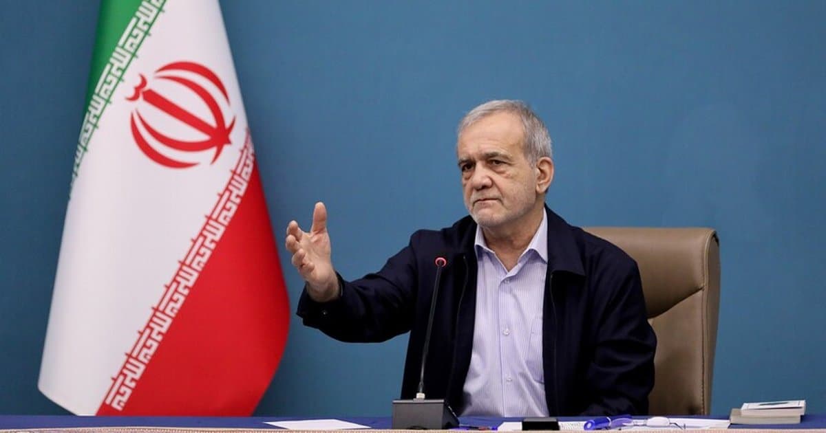 Pezeşkiyan'dan İran'ı savunma açıklaması