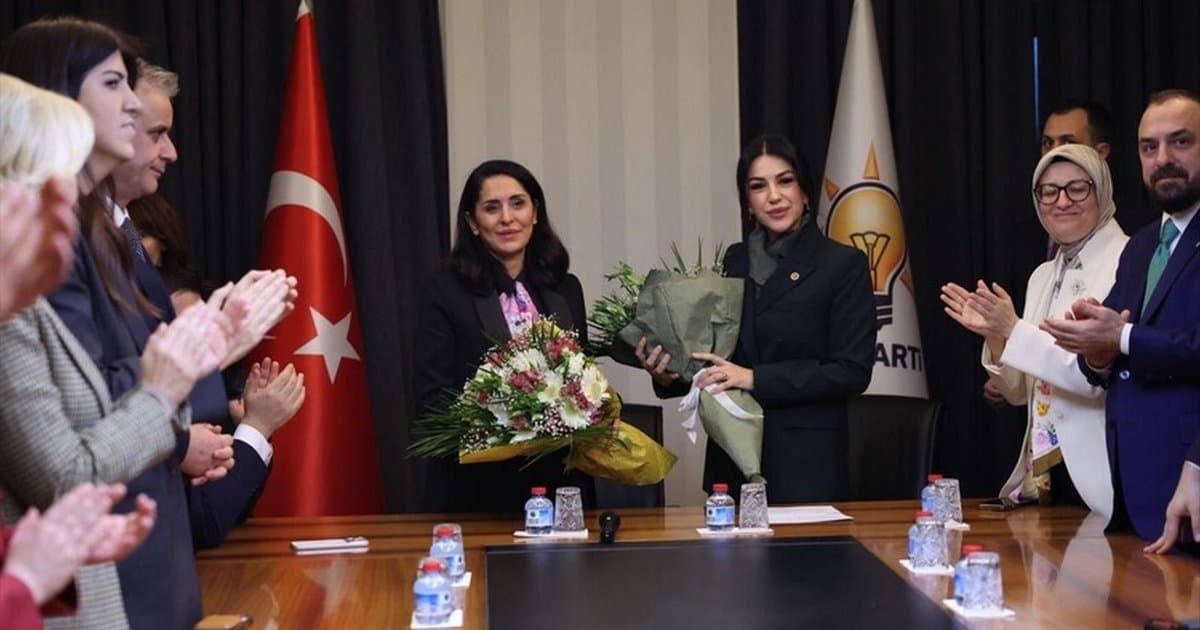 AK Parti'de çevre ve şehircilik politikaları görevi devredildi