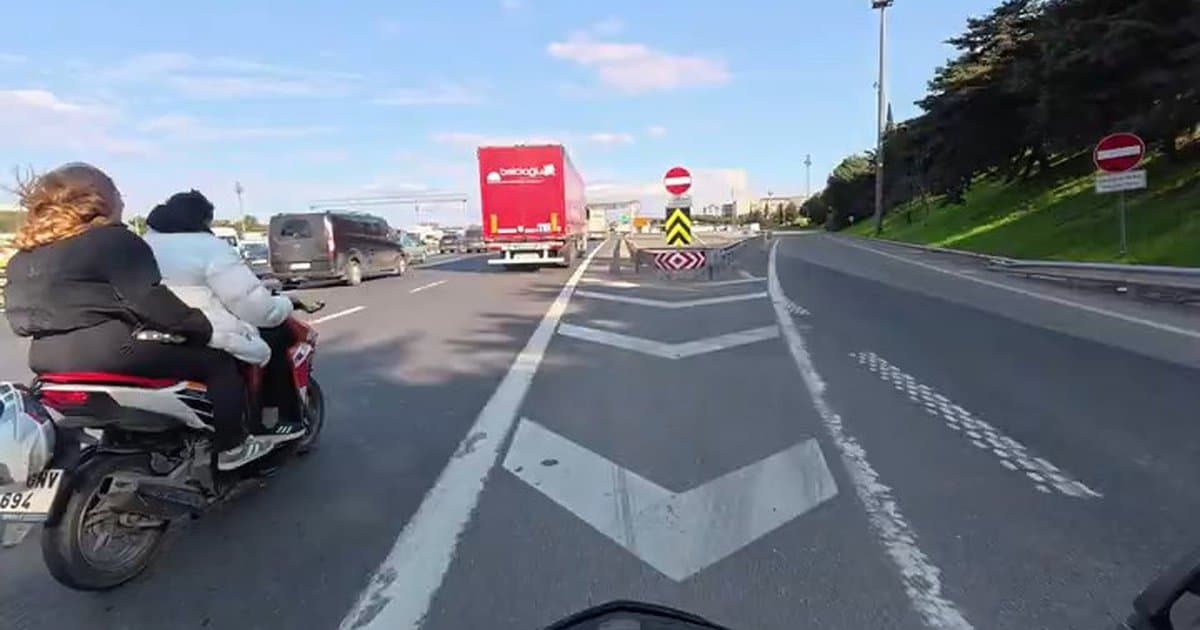 Ataşehir TEM'de motosiklet üstünde kavga!