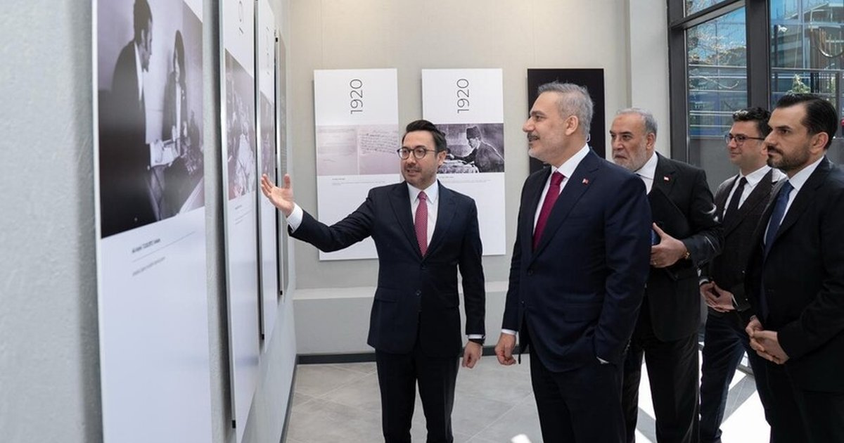 Dışişleri Bakanı Fidan, AA'nın 106 yıllık tarihini anlatan sergiyi ziyaret etti