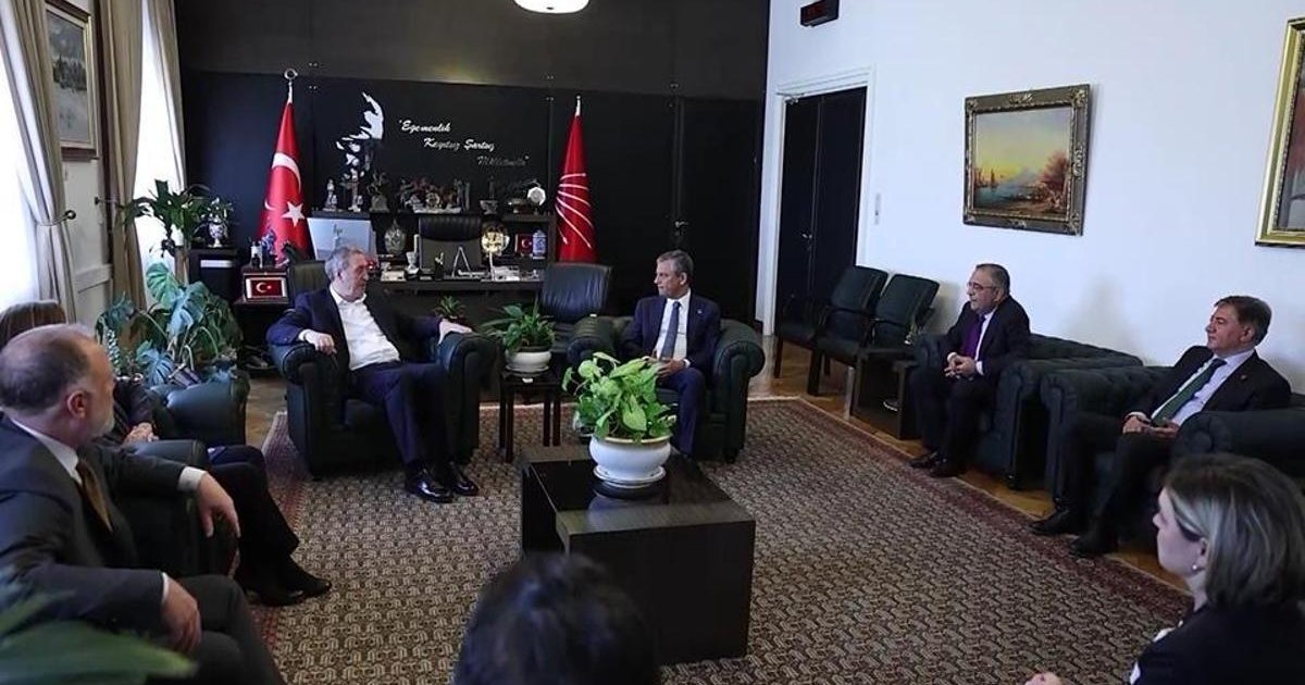 Özgür Özel, TBMM'de Çalışmalarına Başladı