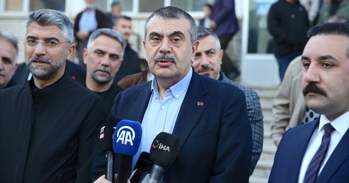 Bakan Tekin: Çocuklarımızın milli değerlerine sahip çıkması için çaba sarf ediyoruz