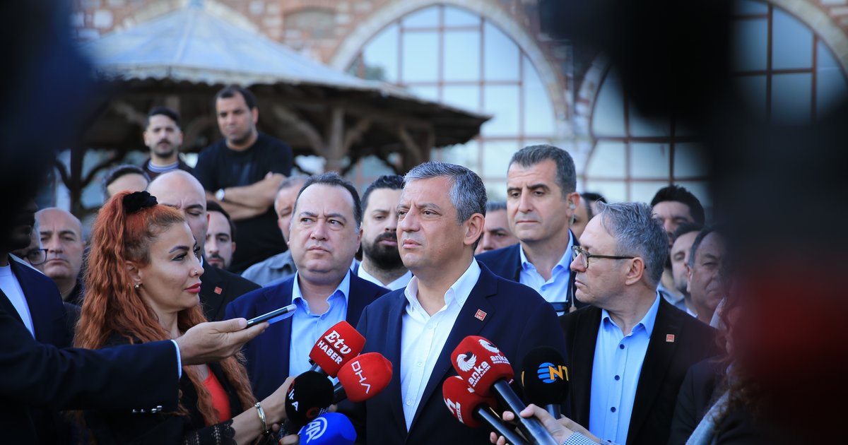 CHP'de Grup Toplantısı Polemiği: Özgür Özel'den Yanıt