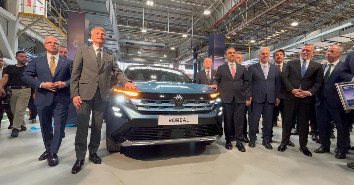 Yeni Renault Modeli Banttan İndi, Bakan Kacır İnceledi