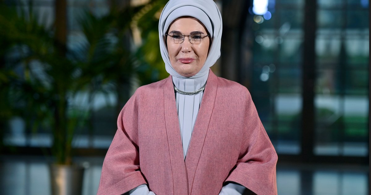Emine Erdoğan İzmit Körfezi Dip Çamuru Temizliğine Övgü