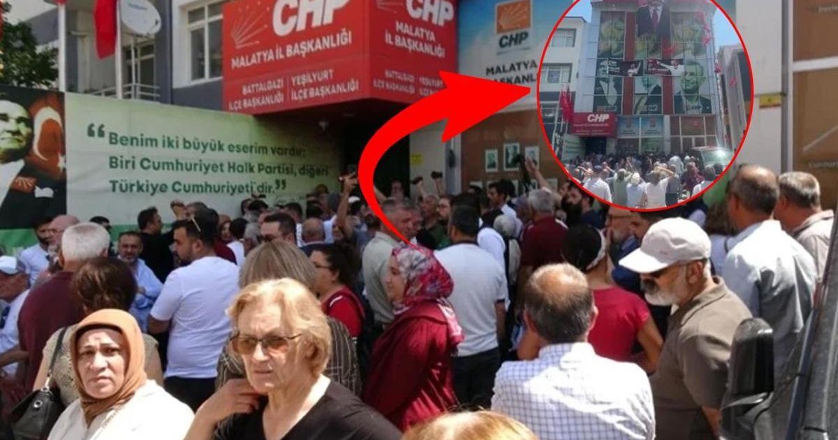 CHP Malatya'da kriz! Parti binasına 'hain' afişi asıldı