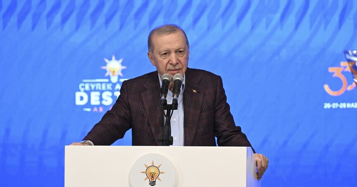 Cumhurbaşkanı Erdoğan Sapanca'da AK Parti toplantısında konuşuyor