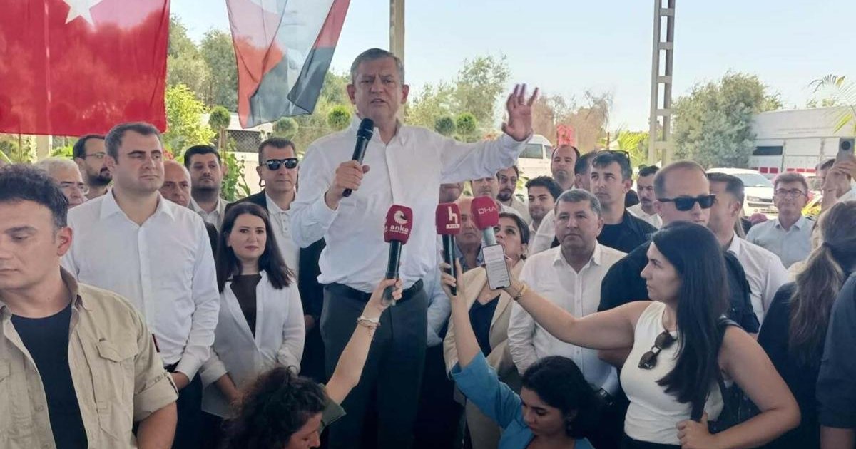 Özgür Özel'den İzmir'de dikkat çeken mesajlar