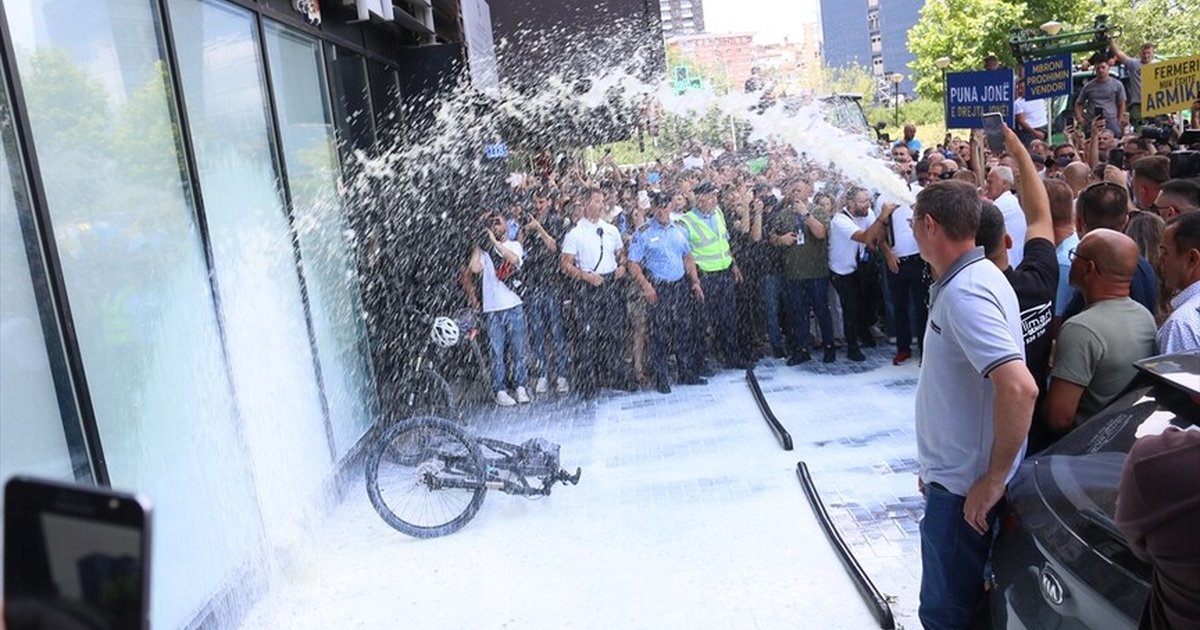 Kosova'da süt üreticileri protesto düzenledi
