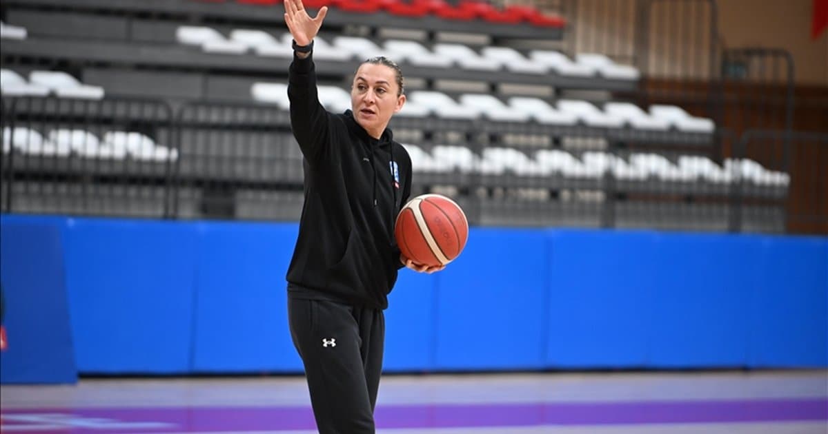 Tuğçe Canbaz'dan koçluk dünyasında gençlere rol model olma mücadelesi