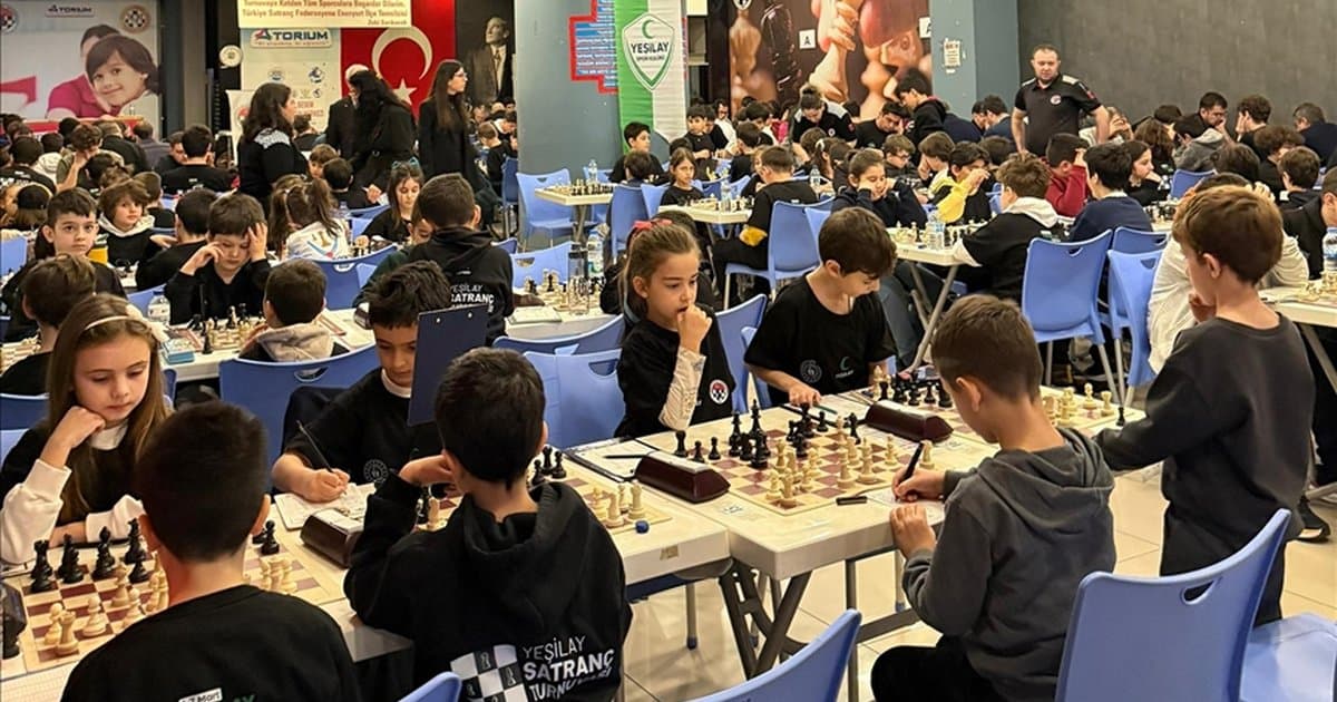 Yeşilay Satranç Turnuvası'nda 10 bin sporcu bir araya geldi