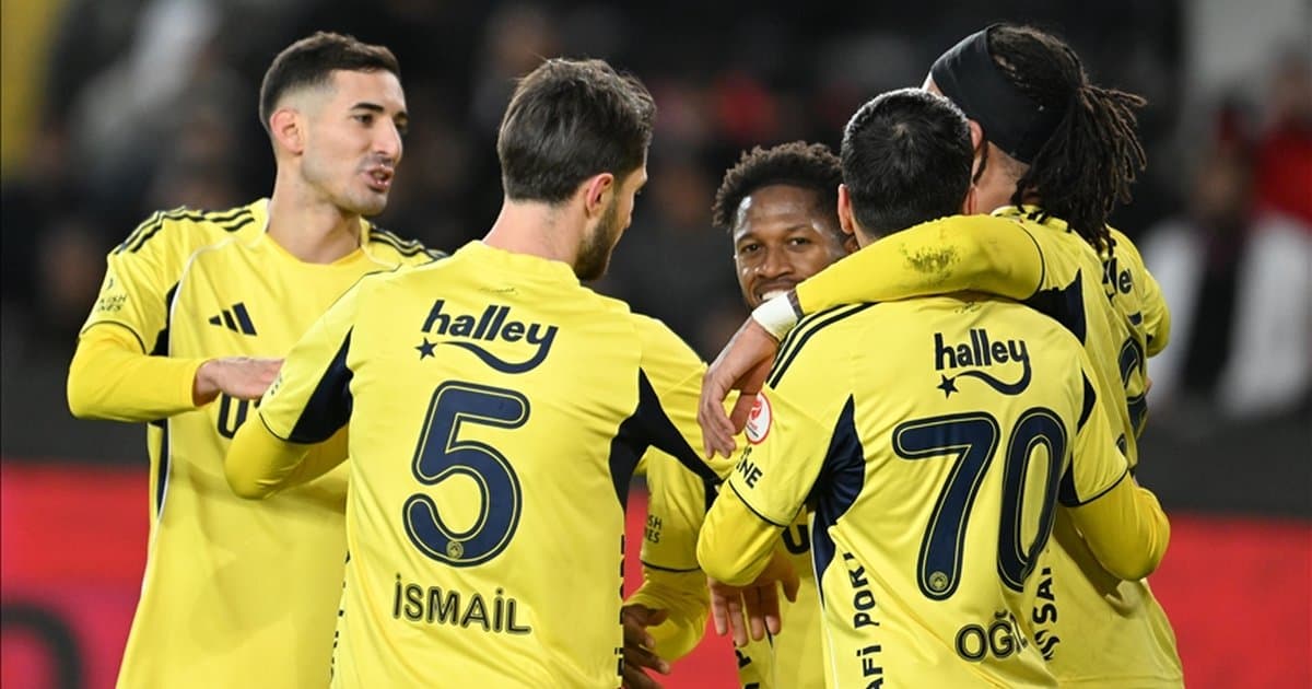 Fenerbahçe, Süper Lig'de Fatih Karagümrük'e konuk oluyor
