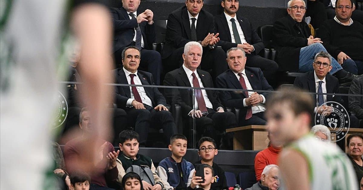 Gençlik ve Spor Bakanı Bak, Basketbol Türkiye Birinciliği finallerini izledi