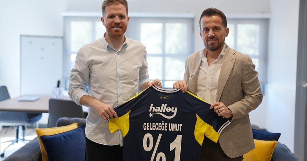 Fenerbahçe'den futbolcu maaşıyla çocuklara destek