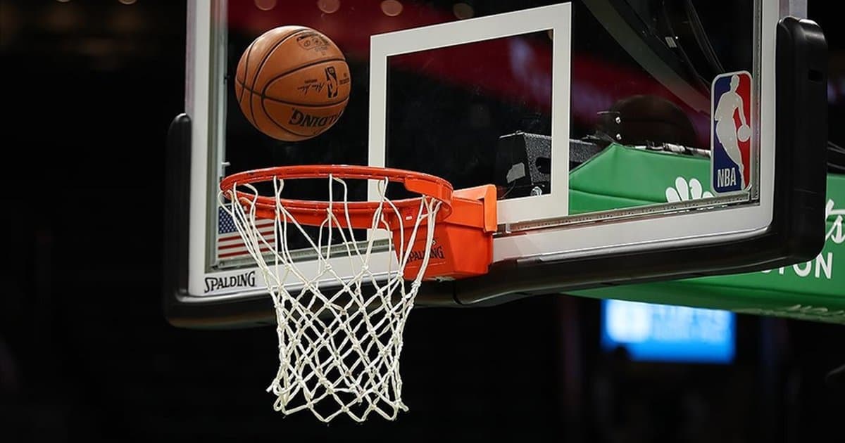 NBA'de Pistons, 76ers'ı yenerek liderliği garantiledi