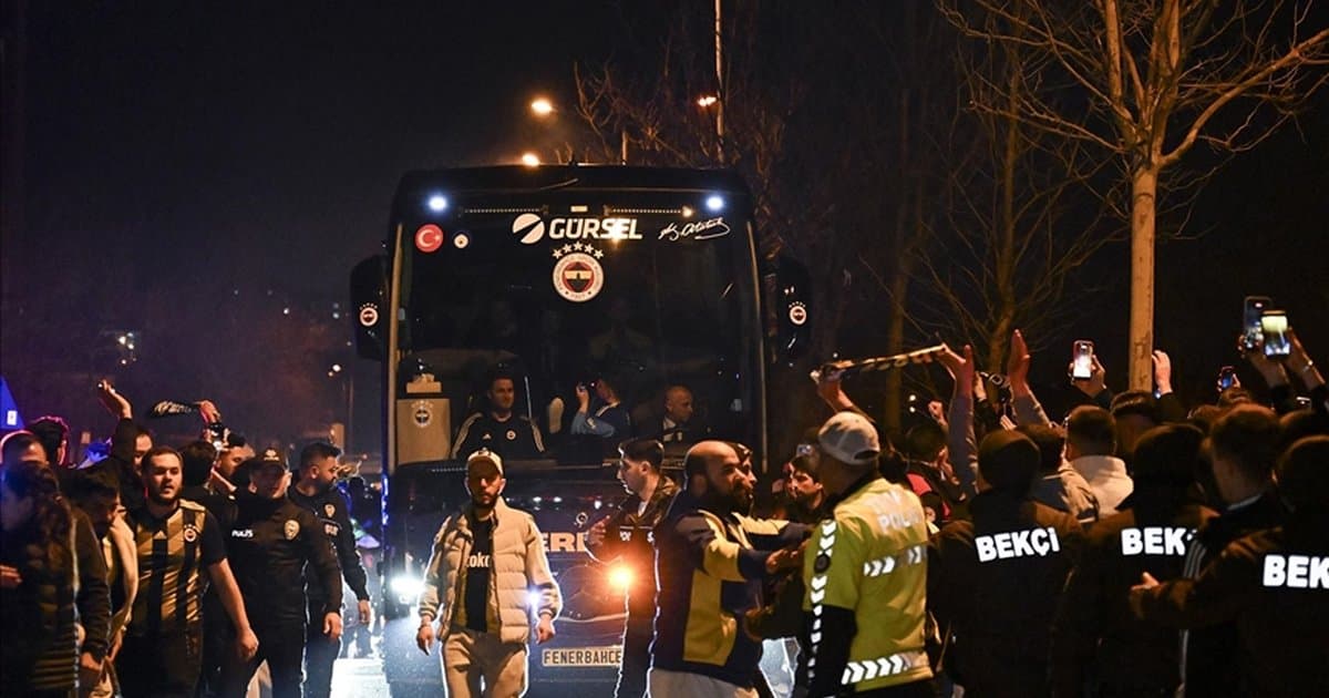 Fenerbahçe taraftarı coşkuyla karşıladı