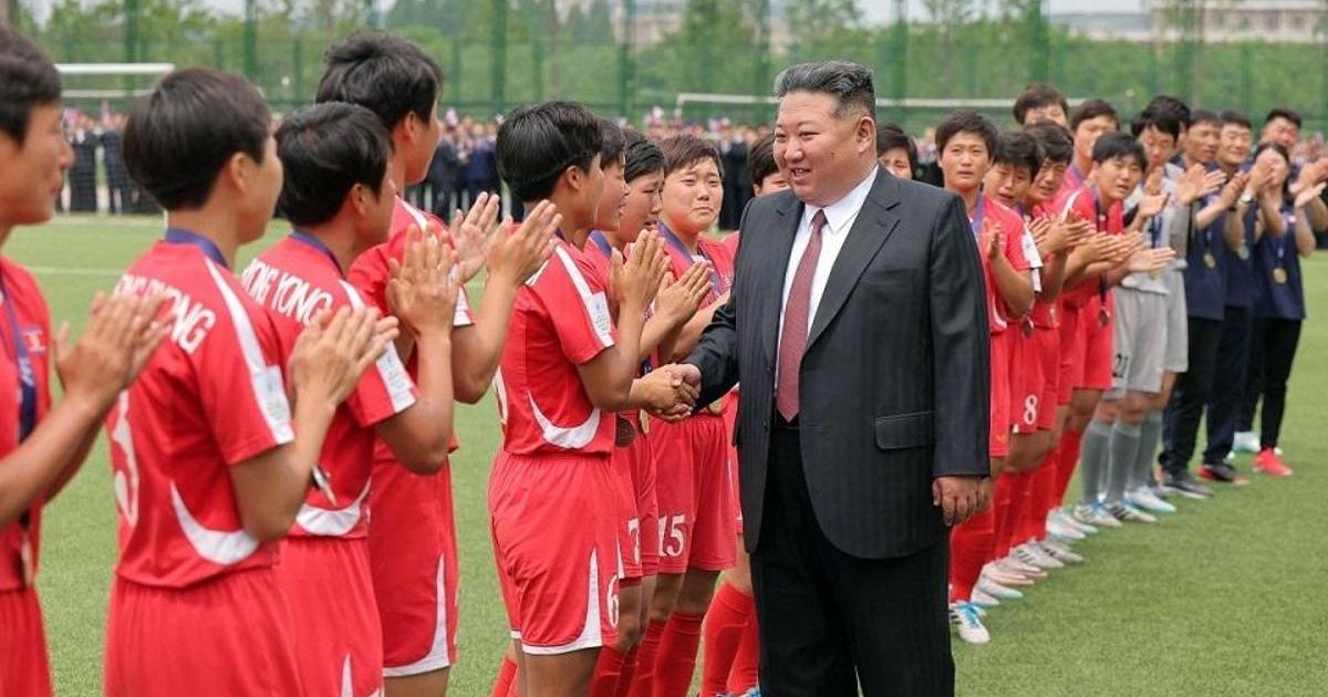 Kim Jong-un, Kadın Futbolcularla Buluştu