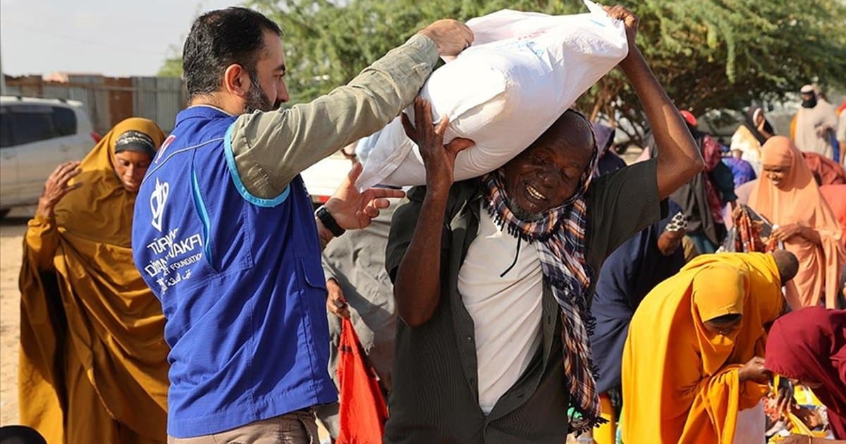 TDV Somali'de 8 bin 250 aileye gıda yardımı yaptı