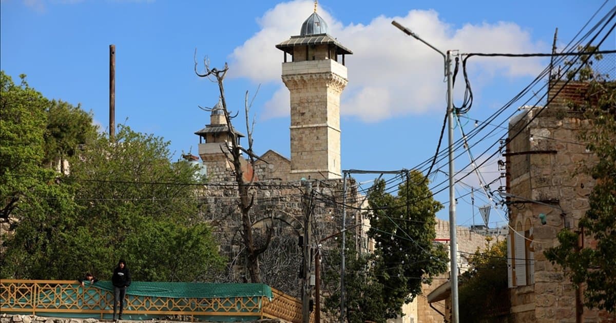 İsrail Ordusu El Halil'deki Harem-i İbrahim Camisi'nde Cuma Namazına Kısıtlama Getirdi