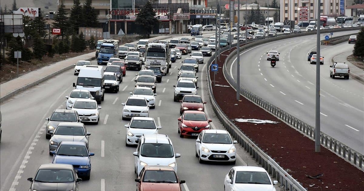 Kırıkkale'de bayram trafiği yoğunluğu