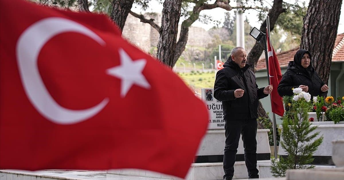 Şehit Aileleri Bayramın İlk Gününde Kabirleri Ziyaret Etti