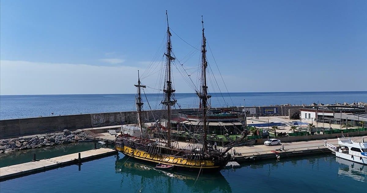 Rus Çarı 1. Petro'nun Gemisi Kopyası Alanya'da Gençlere Eğitim Veriyor