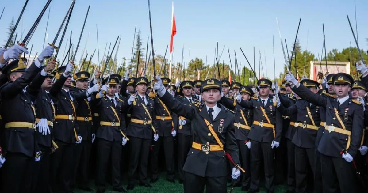 TSK'dan ihraç edilen Ebru Eroğlu'nun göreve iade davasında karar