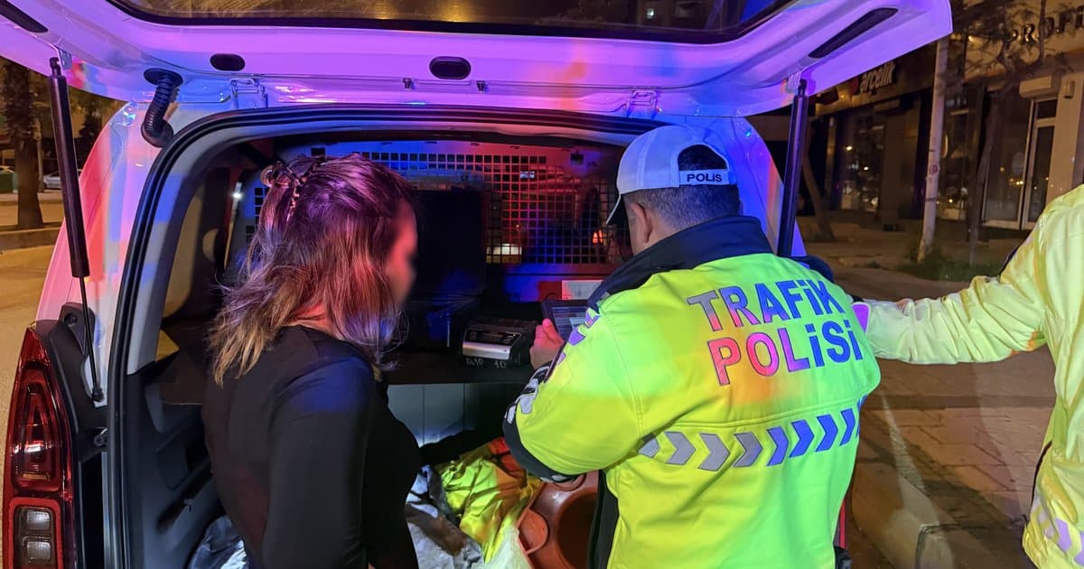 Alkollü Sürücü Denetimde Yakalandı, Gazetecilere Direndi