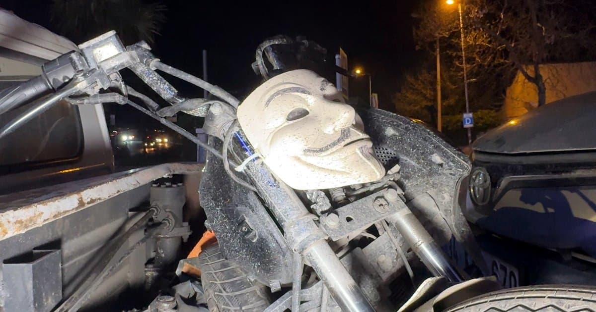 İstanbul'da V for Vendetta'lı motosiklet trafikten men edildi