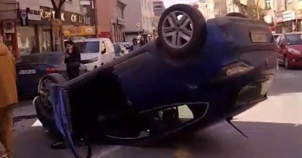 Küçükçekmece'de otomobil takla attı