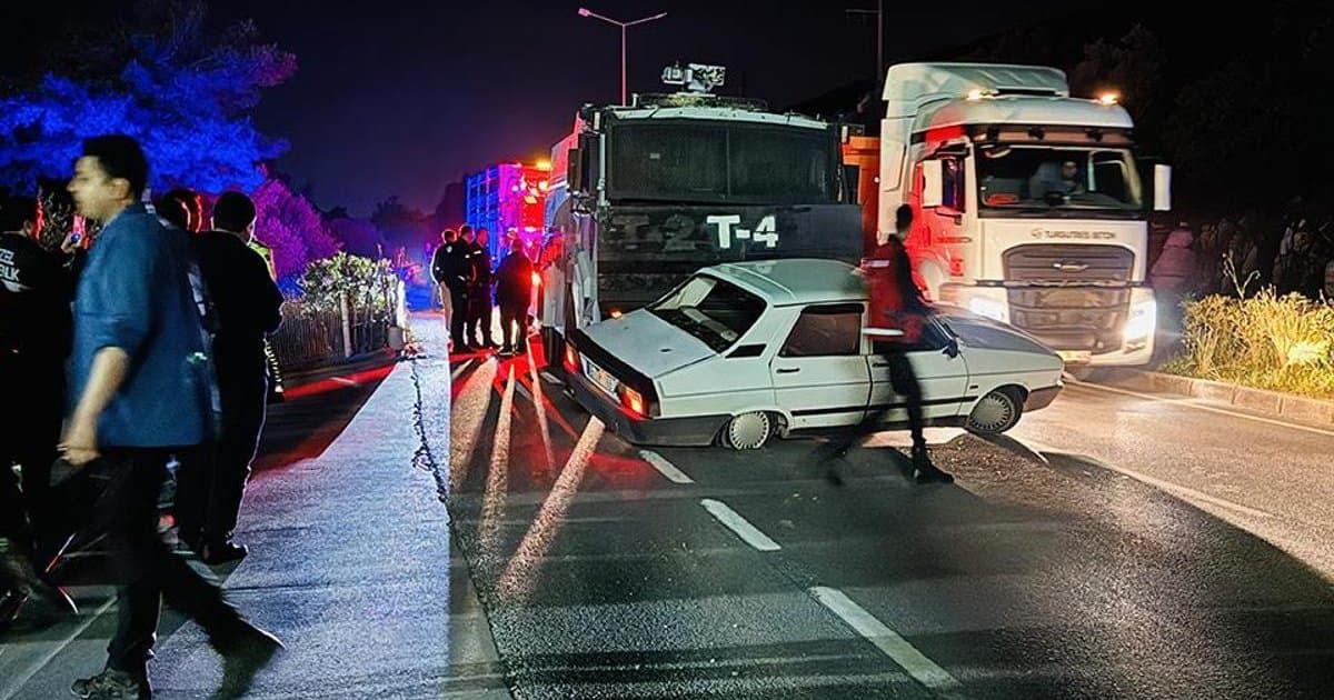 Bodrum'da TOMA ile otomobil çarpıştı