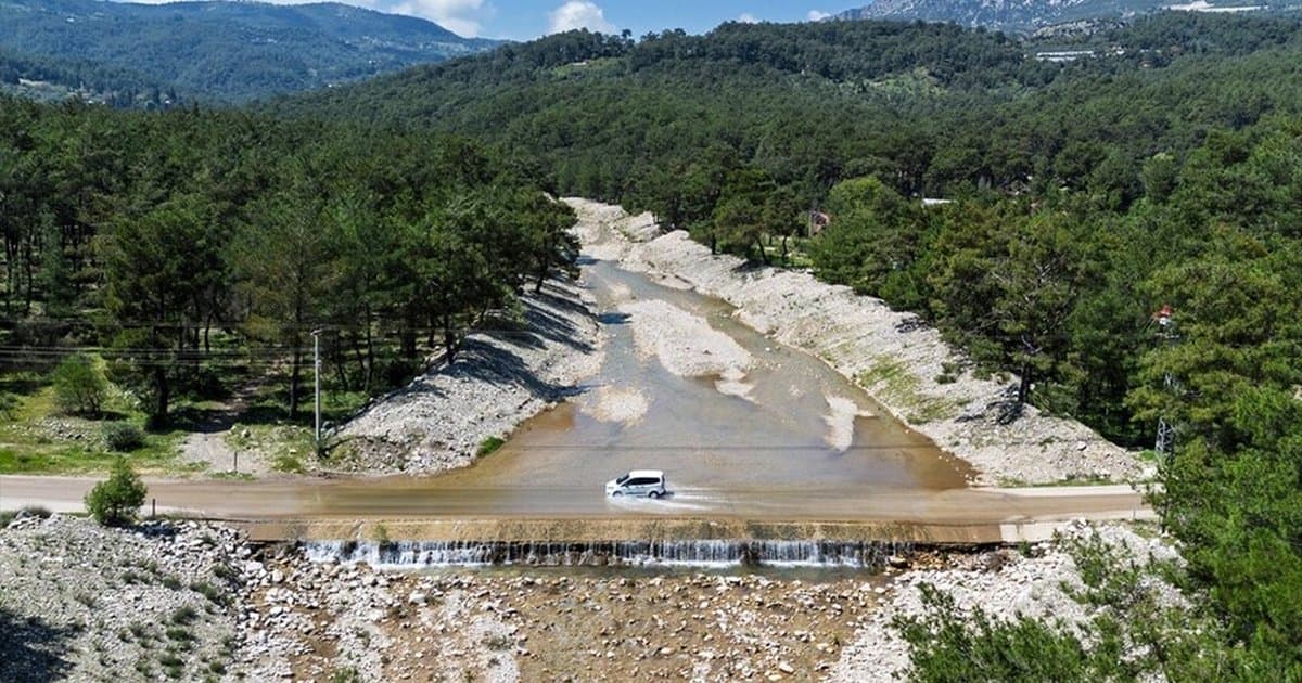 Antalya'da yağışlar Olimpos Deresi'nde akışı uzattı